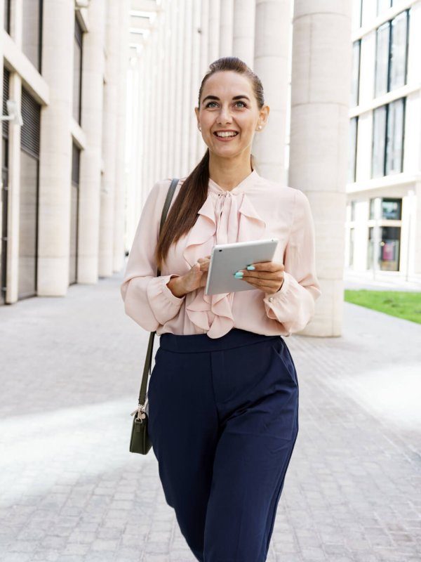 working-as-an-online-consultant-in-a-bank-in-the-business-cl